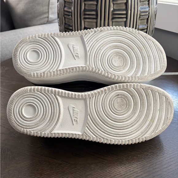 Women’s Nike Air Force 1 Platform Sneaker - Picture 5 of 5